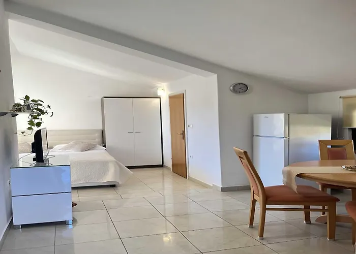 Josipa Vela Luka- With Balcony And Sea View * Vela Luka